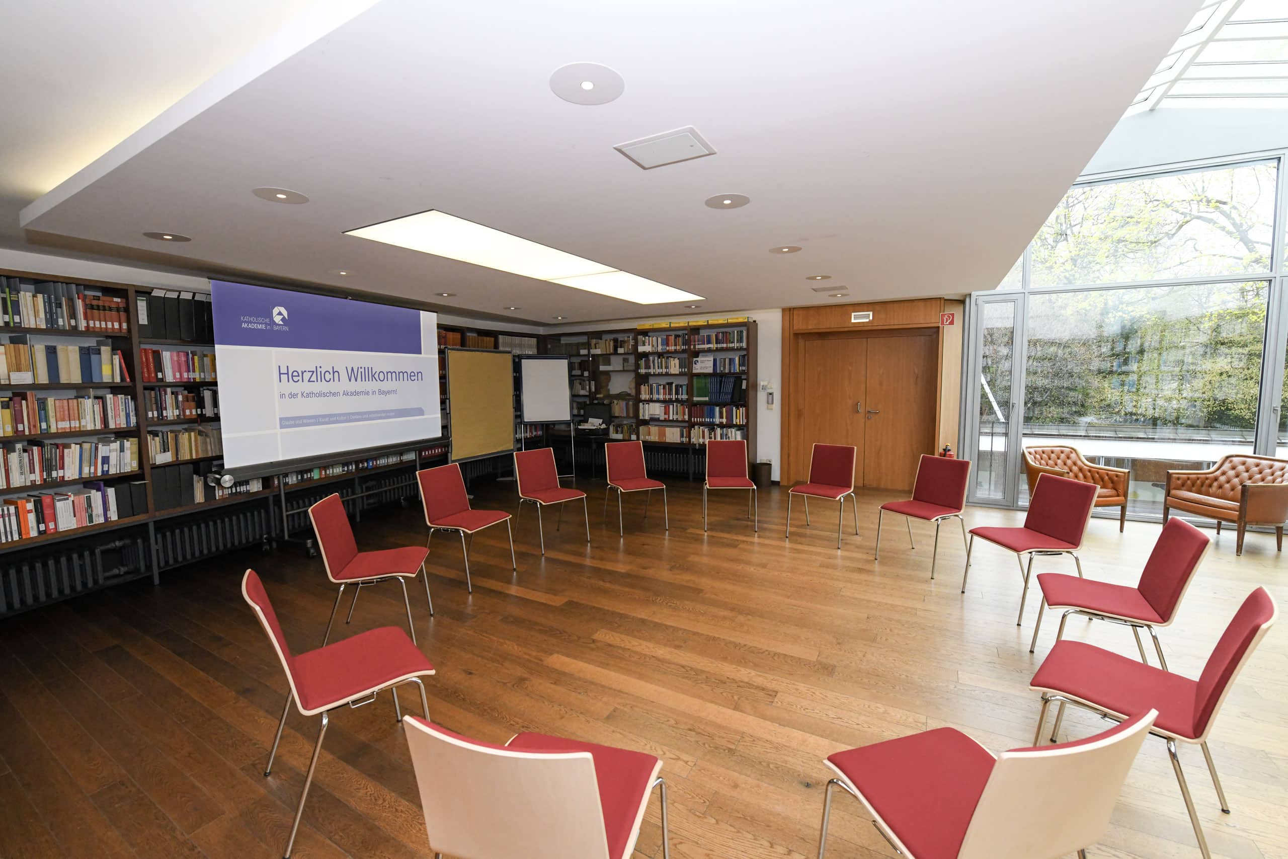 Katholische-Akademie-Bayern-Bibliothek-Stuhlkreis
