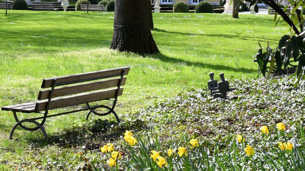 Kath Akad außen neubauer_7064_skulptur_16-9