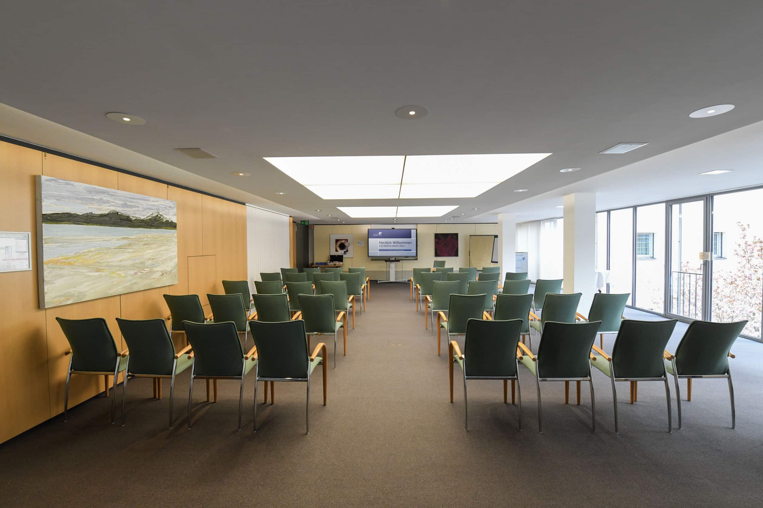 Katholische-Akademie-Bayern-Konferenzraum-Sitzreihe
